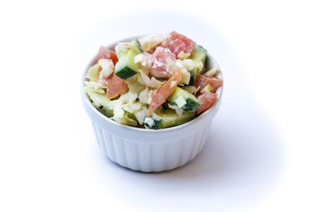 Tomaten ui komkommer salade